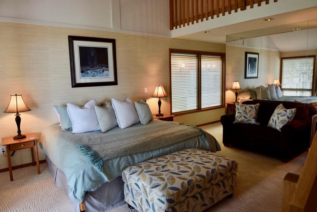 Summerhill Estate House Bed & Breakfast เคโลว์นา ภายนอก รูปภาพ