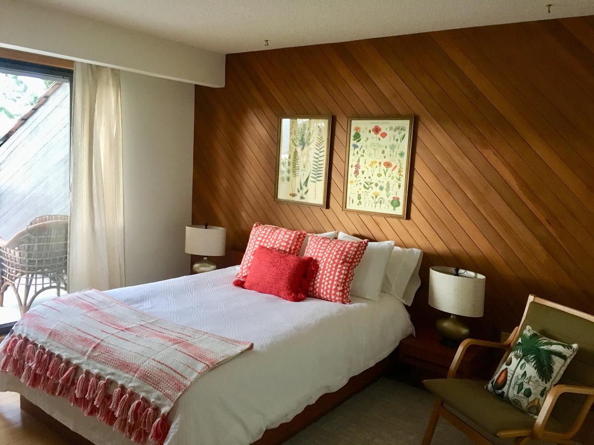 Summerhill Estate House Bed & Breakfast เคโลว์นา ภายนอก รูปภาพ