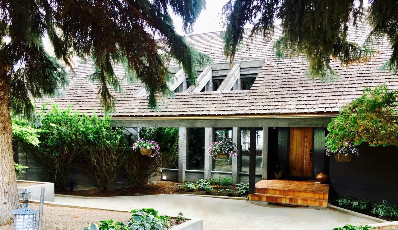 Summerhill Estate House Bed & Breakfast เคโลว์นา ภายนอก รูปภาพ
